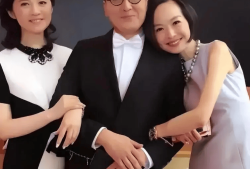睡过鲁豫、跟王菲暧昧如今栽在39岁才女身上 窦文涛多年人设崩塌